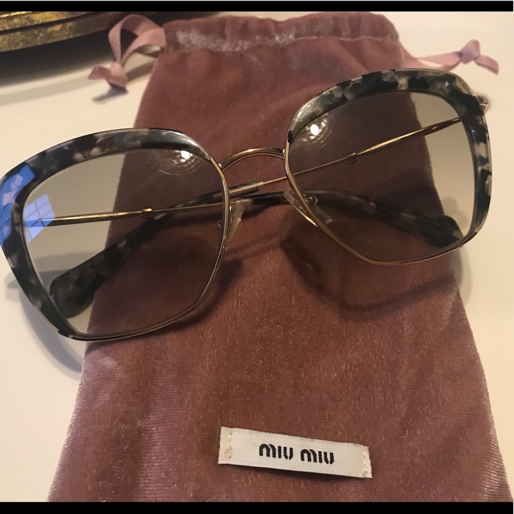MIU MIU SUNGLASSES 🥰. Like NEW